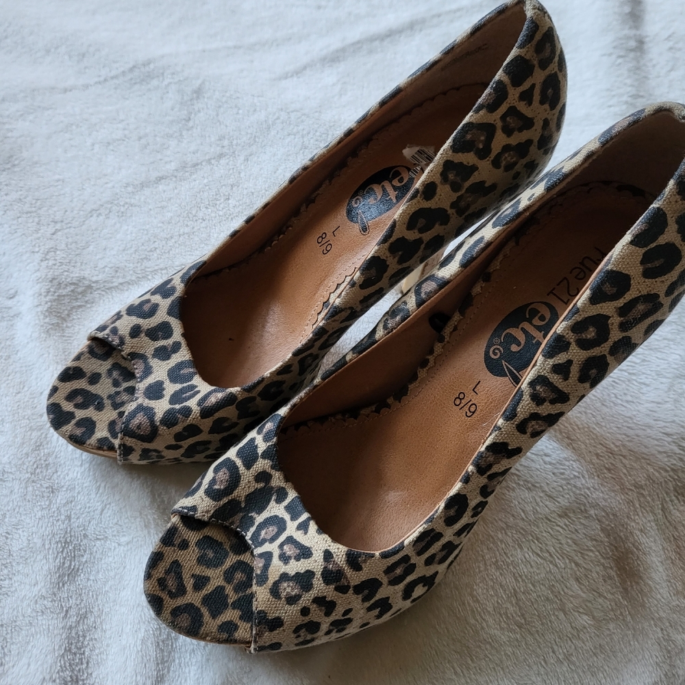 Rue 21 cheetah print heels Size 8